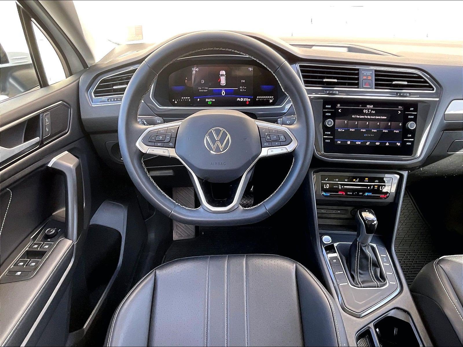 Certified 2023 Volkswagen Tiguan SE FWD image 4
