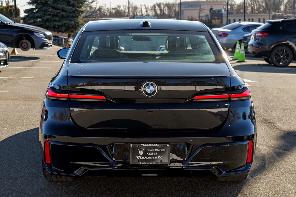 Used 2023 BMW 740i w/ Parking Assistance Package image 6