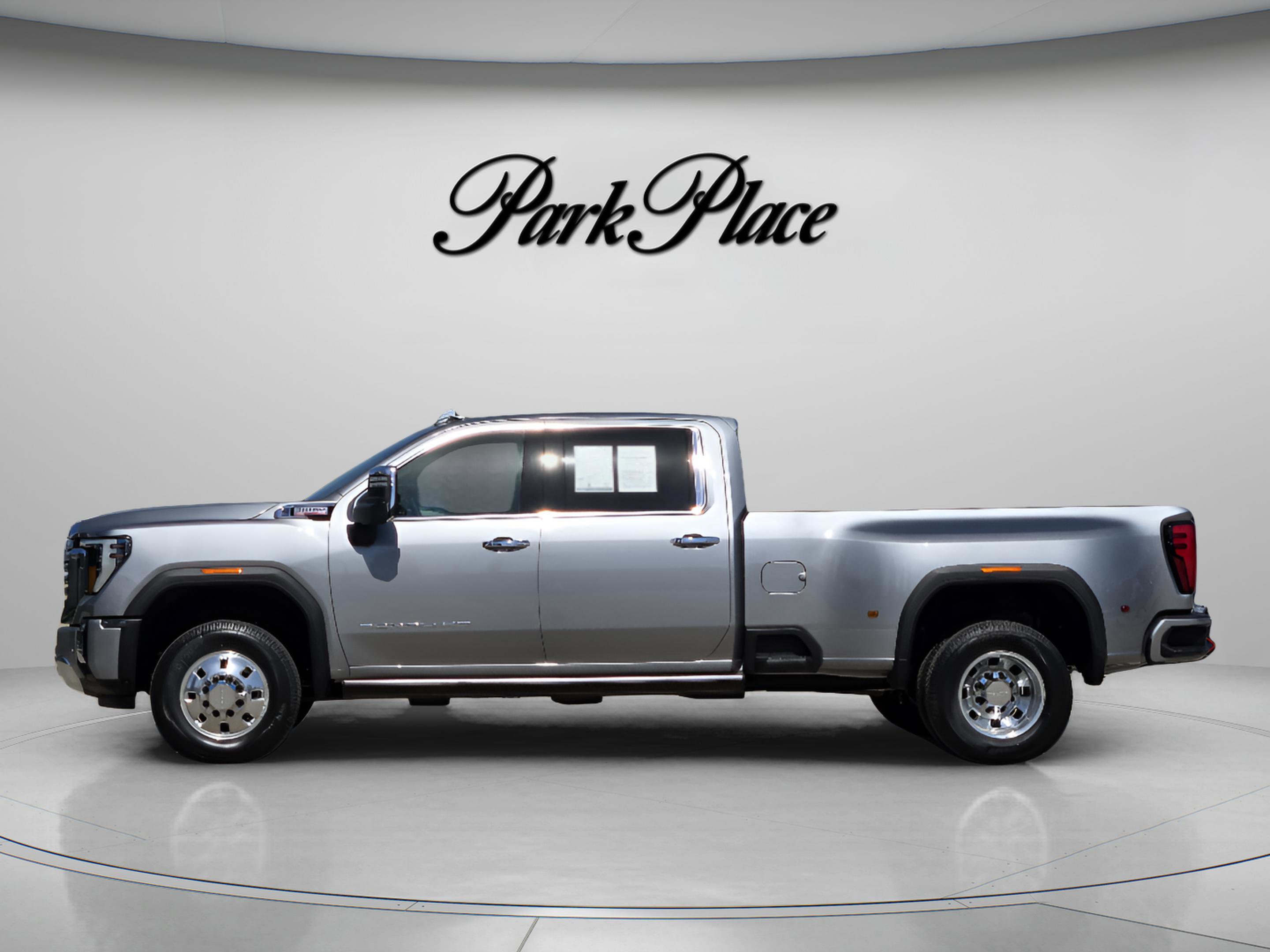 Used 2026 GMC Sierra 3500 Denali w/ Denali Reserve Package AWD/4WD image 2