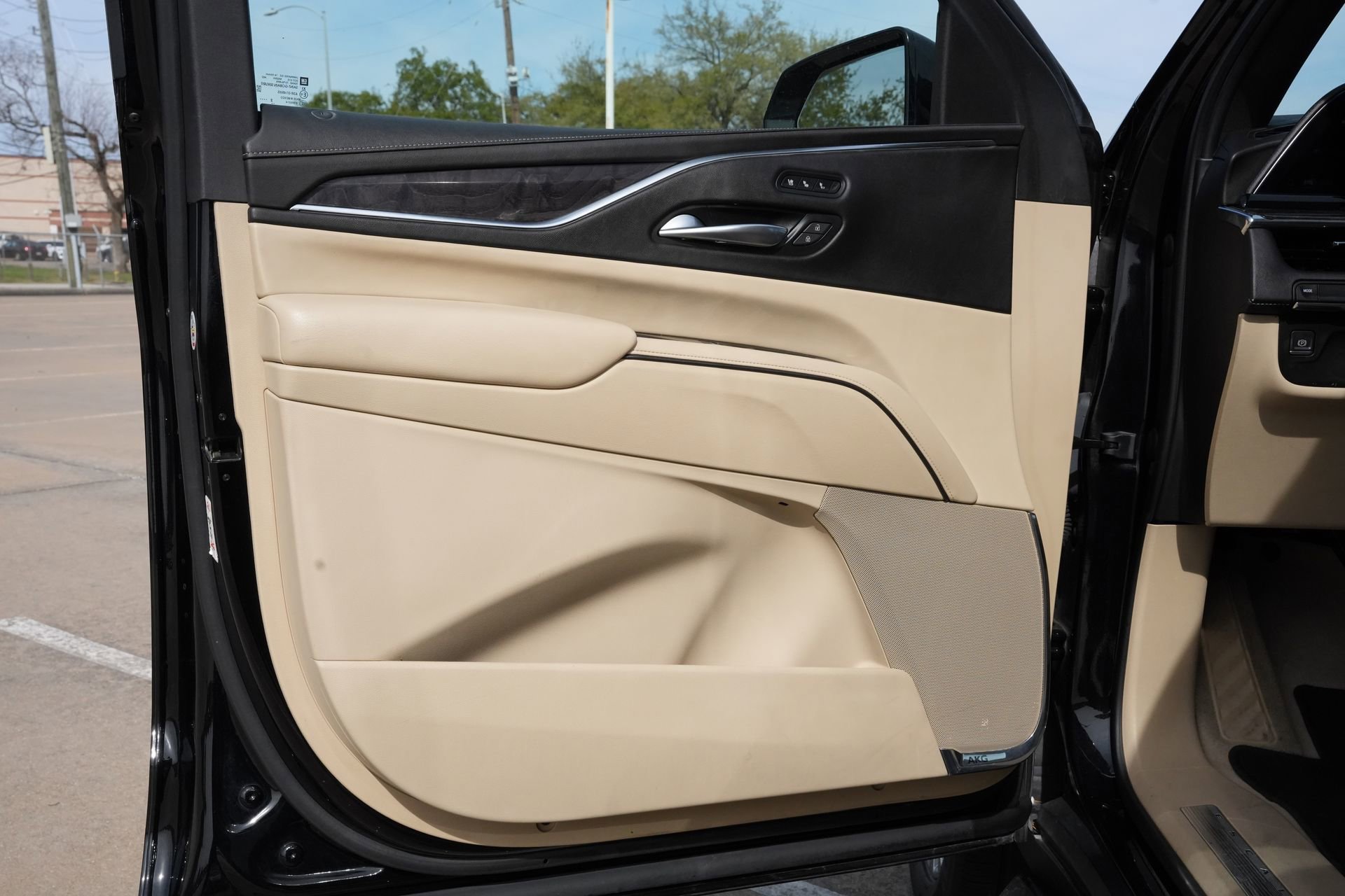 Used 2023 Cadillac Escalade Premium Luxury image 19