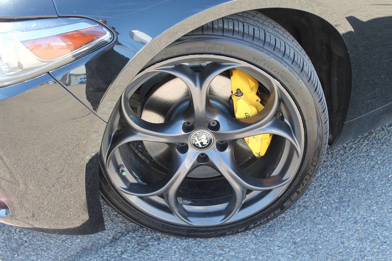 Used 2019 Alfa Romeo Giulia Ti w/ Nero Edizione image 9