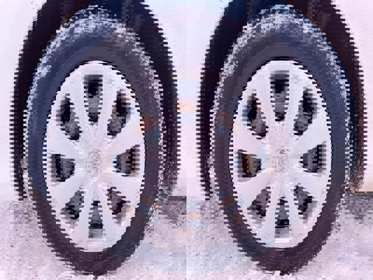 Used 2015 Toyota Yaris L image 10