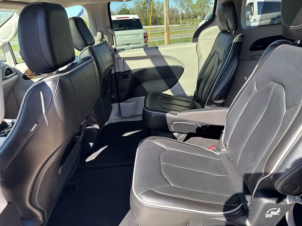 Certified 2023 Chrysler Pacifica Limited image 11
