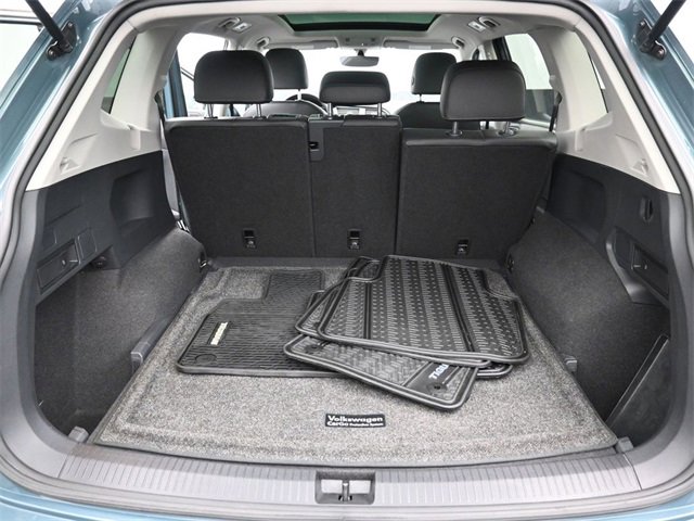Used 2020 Volkswagen Tiguan SE w/ Panoramic Sunroof Package image 32