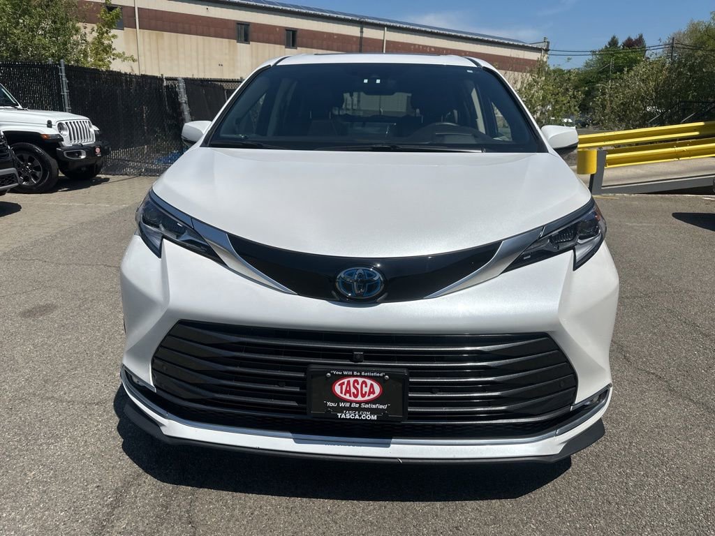 Used 2023 Toyota Sienna Platinum AWD/4WD image 8