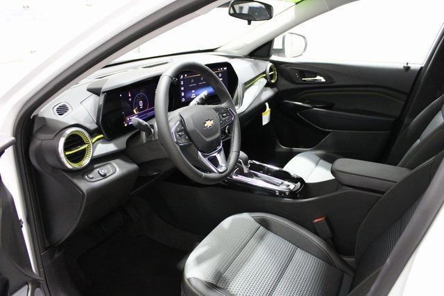 New 2026 Chevrolet Trax LT w/ Sunroof Package image 3