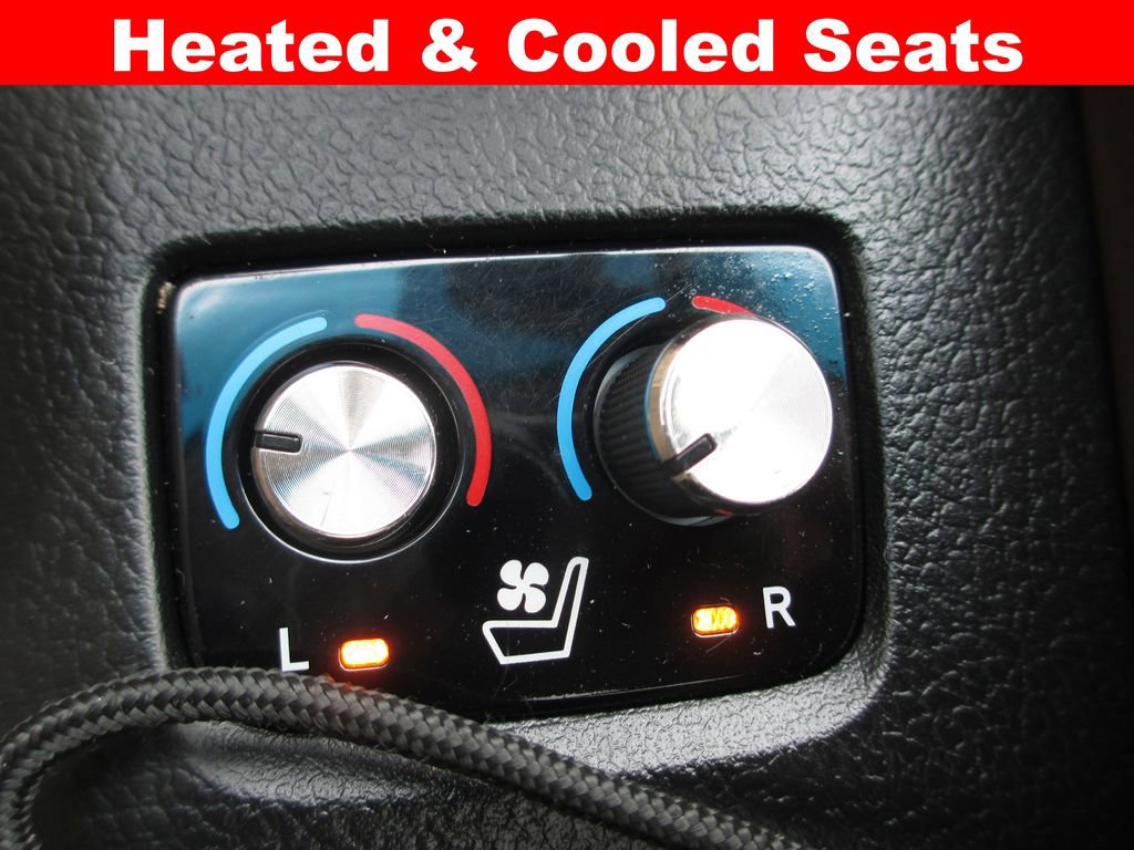 Used 2014 Toyota Avalon Limited w/ Technology Package image 17