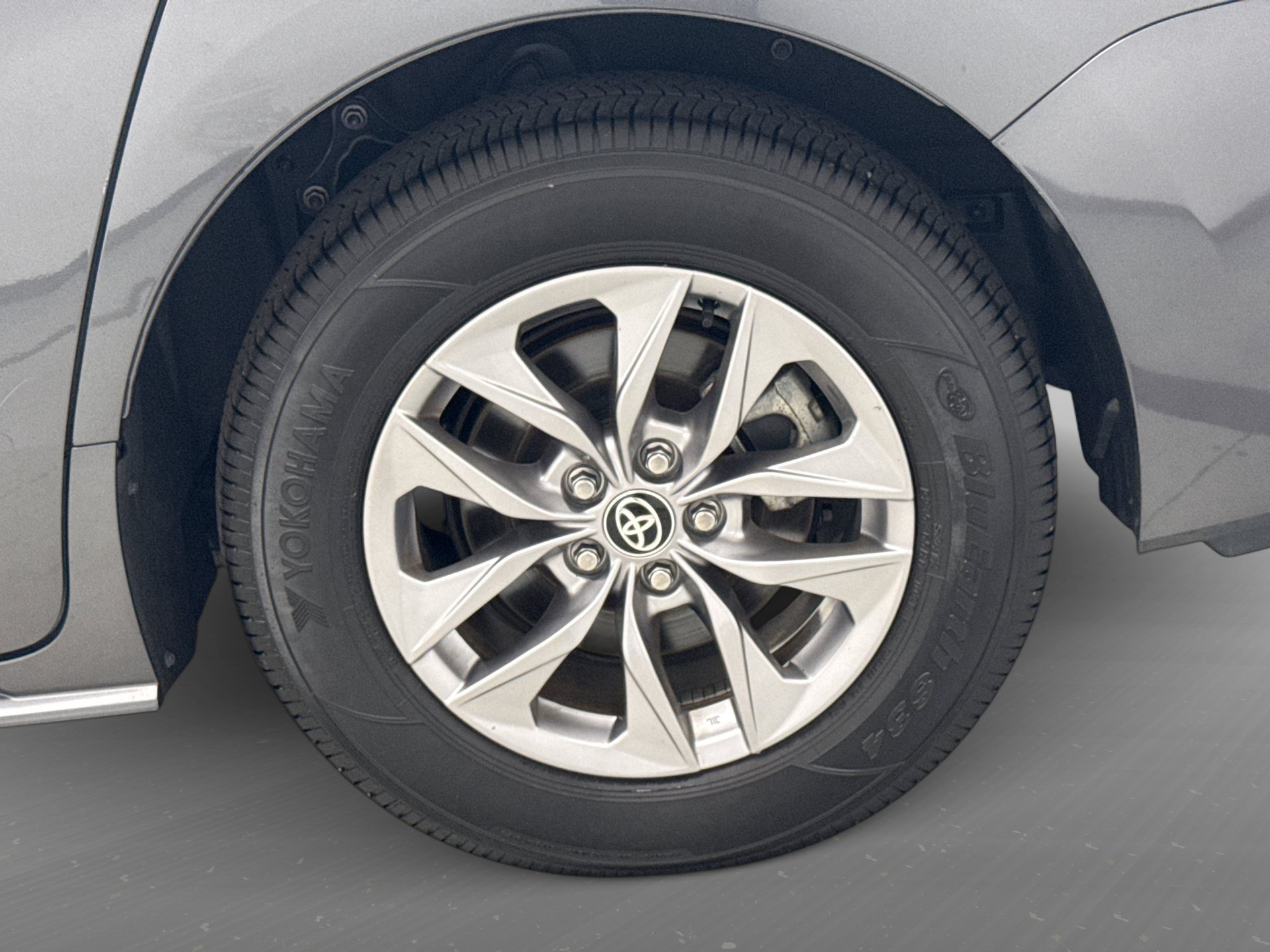 Used 2025 Toyota Sienna XLE AWD/4WD image 28