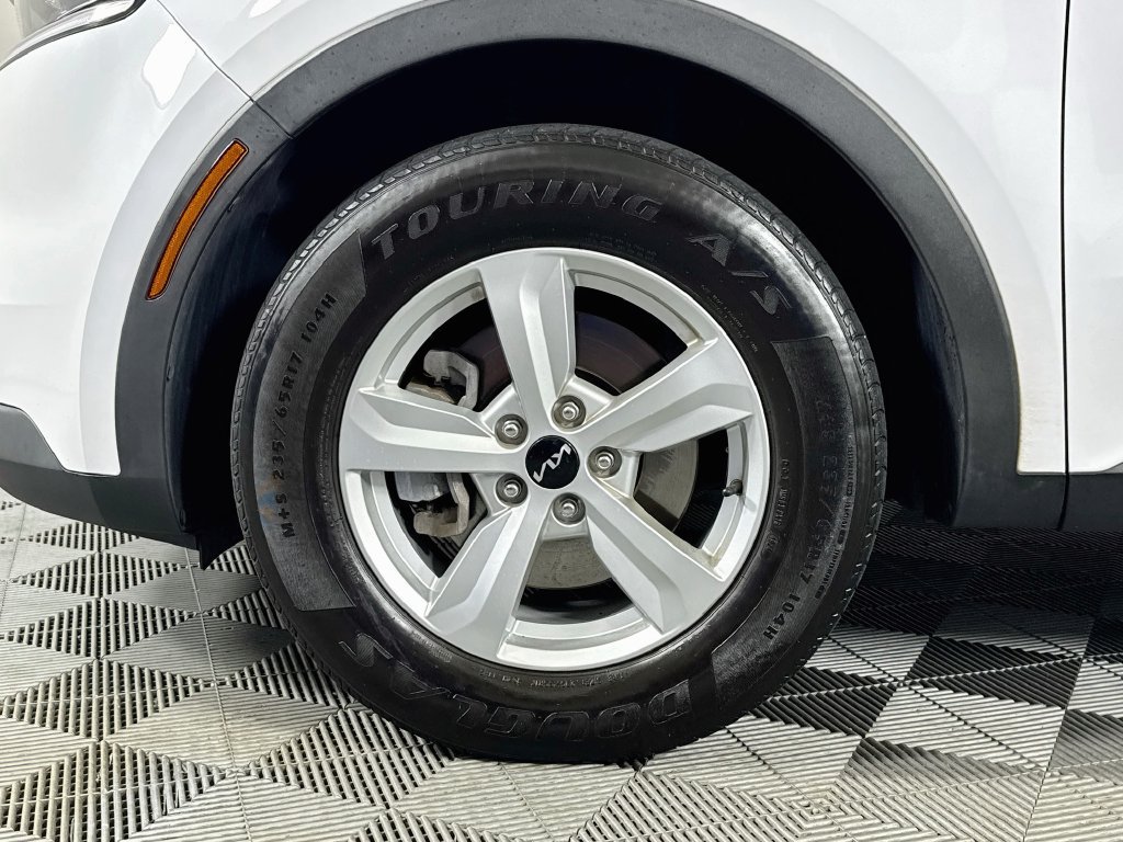 Used 2023 Kia Sorento LX FWD image 30
