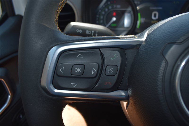 Used 2024 Jeep Wrangler Unlimited Sahara w/ Technology Group AWD/4WD image 16