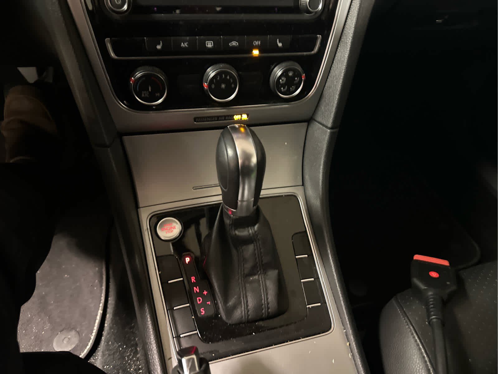 Used 2019 Volkswagen Passat 2.0T Wolfsburg image 11