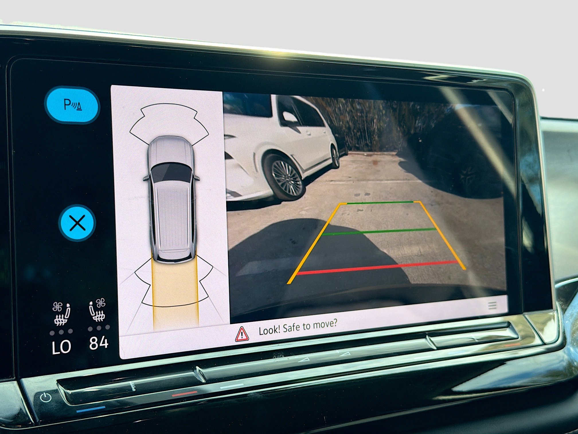 Used 2024 Volkswagen Atlas SE image 33