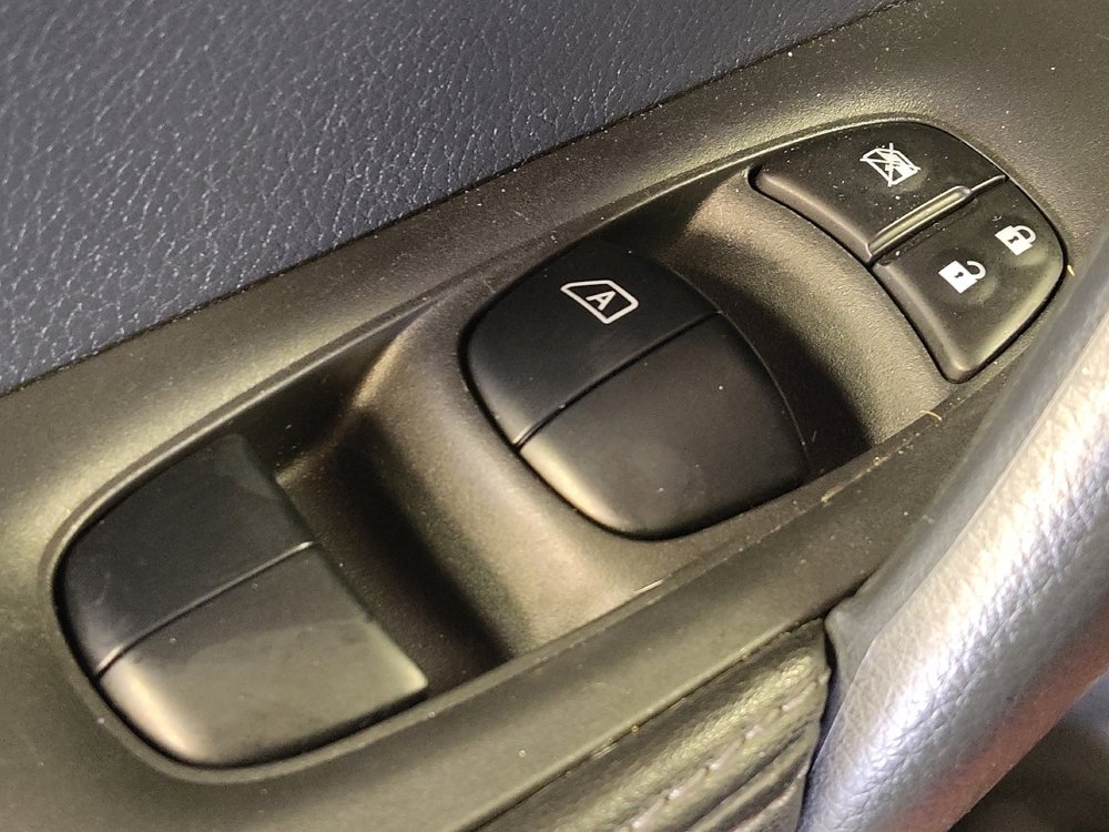 Used 2021 Nissan Rogue Sport SV image 27