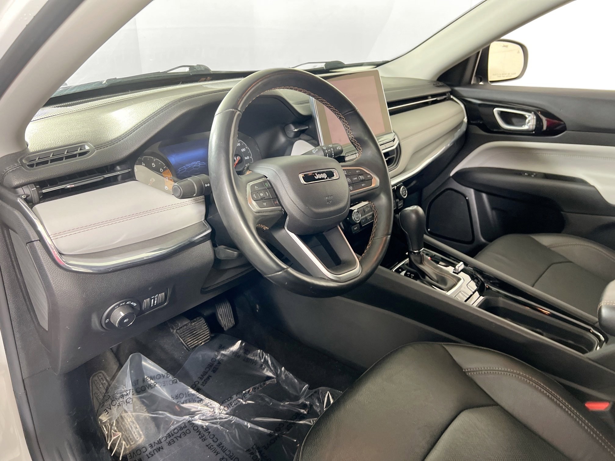 Used 2022 Jeep Compass Limited image 9