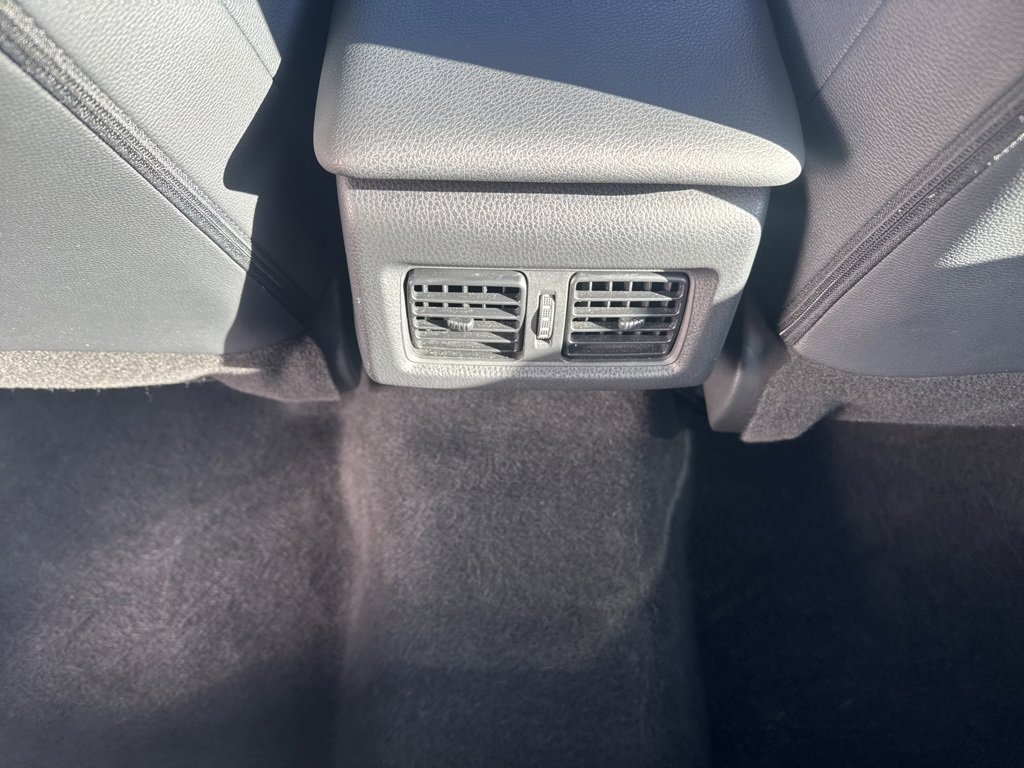 Used 2025 Toyota Camry SE image 24