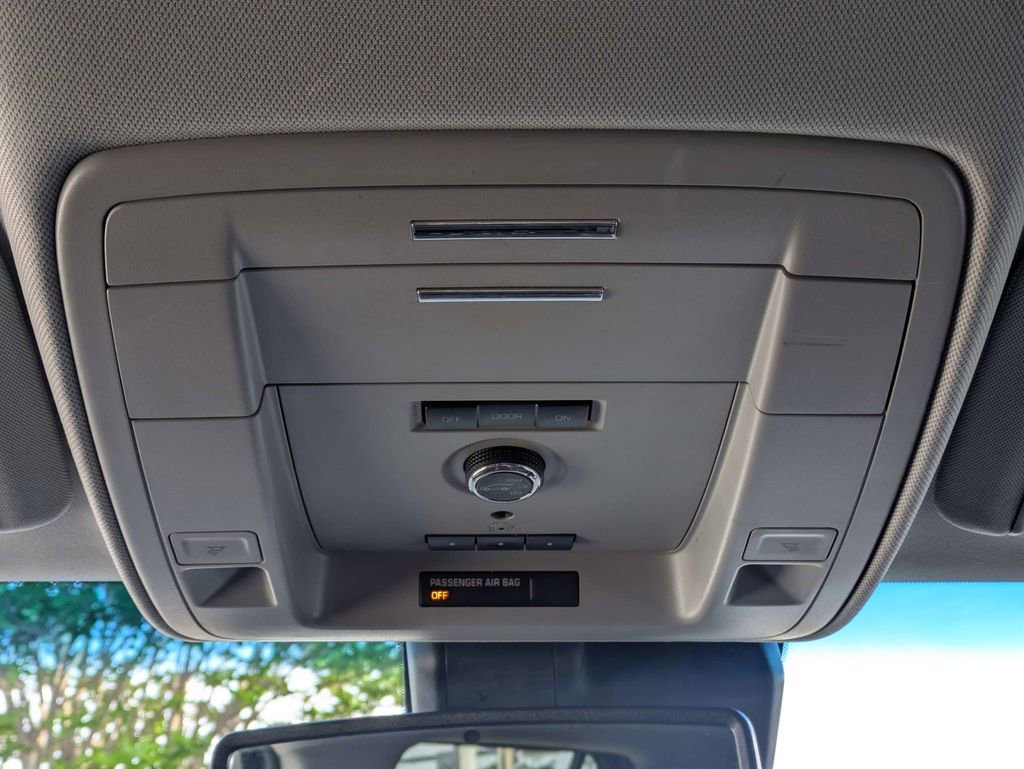 Used 2018 GMC Yukon SLE w/ SLE Value Package image 25