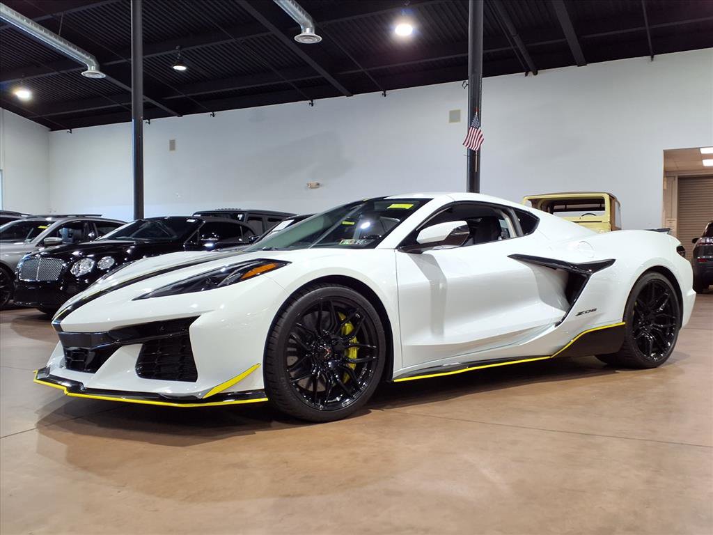 Used 2023 Chevrolet Corvette Z06 w/ Engine Appearance Package image 3