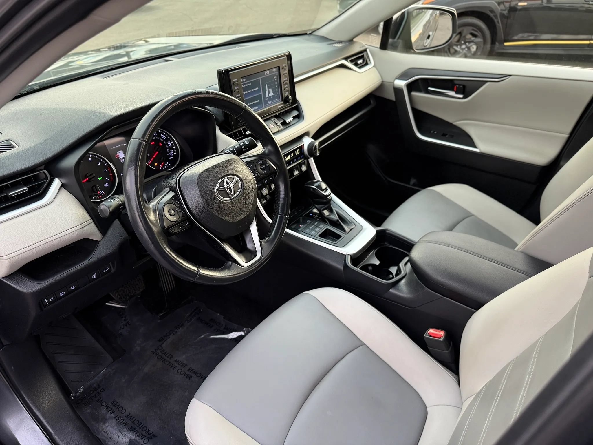 Used 2020 Toyota RAV4 XLE Premium AWD/4WD image 11