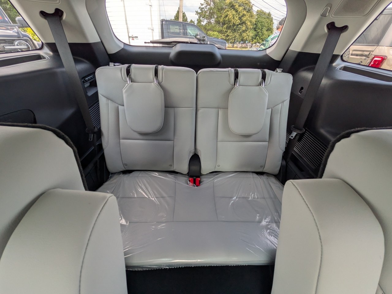 New 2026 Ford Explorer Platinum w/ LUX Leather Package AWD/4WD image 16