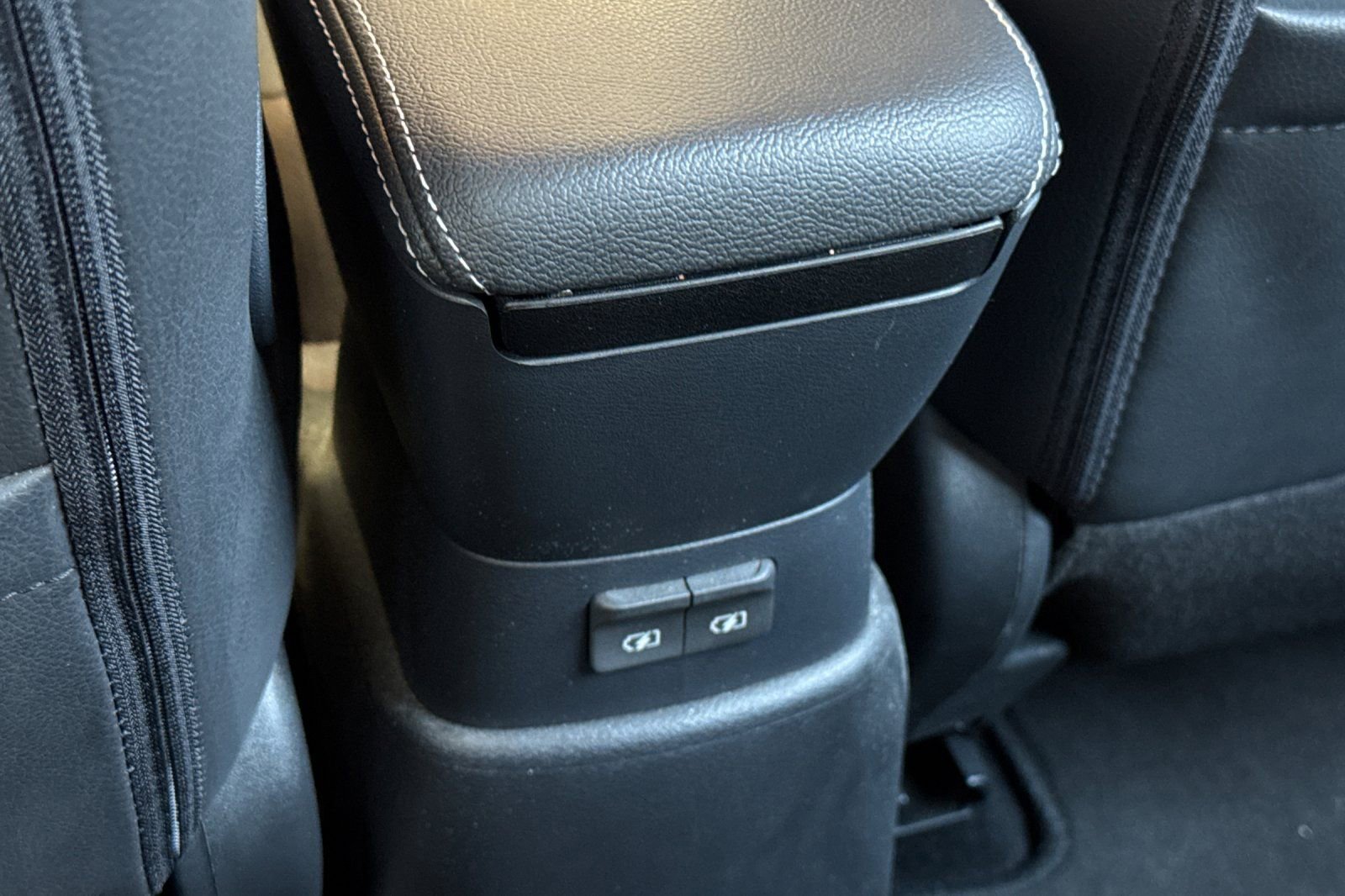 Used 2020 Nissan Kicks SR w/ SR Premium Package FWD image 15