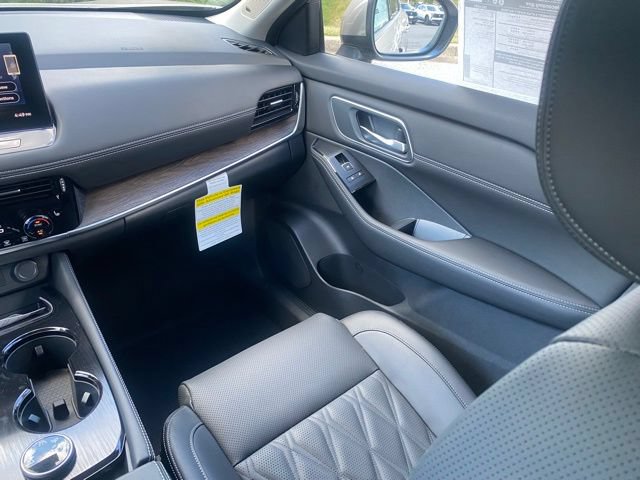 New 2025 Nissan Rogue Platinum w/ Platinum Premium Package AWD/4WD image 36