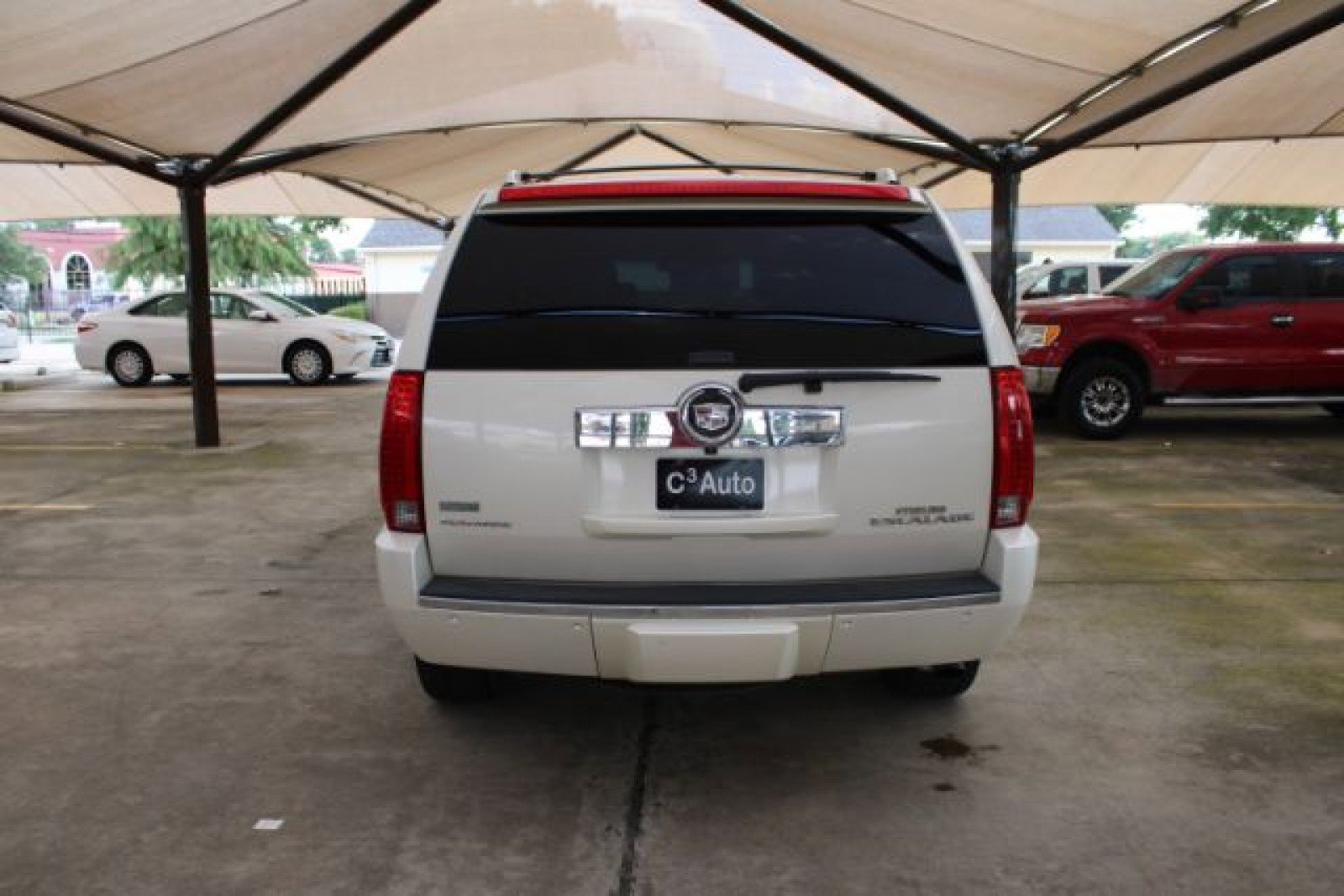 Used 2011 Cadillac Escalade Platinum image 6