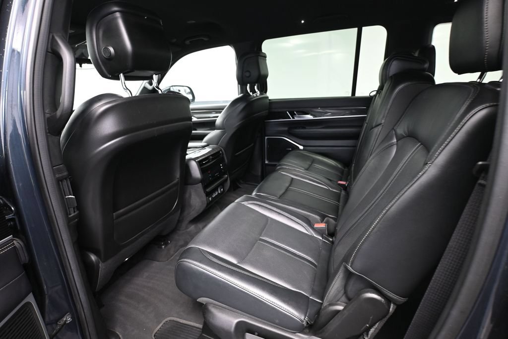 Used 2022 Jeep Wagoneer Series III AWD/4WD image 35