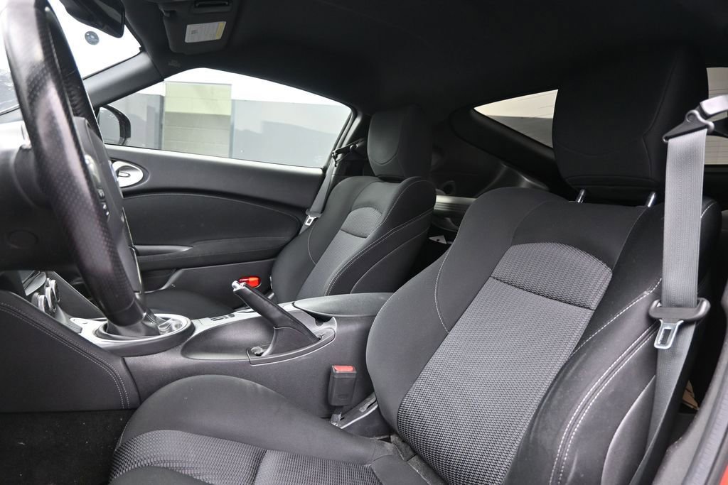 Used 2019 Nissan 370Z Coupe RWD image 13