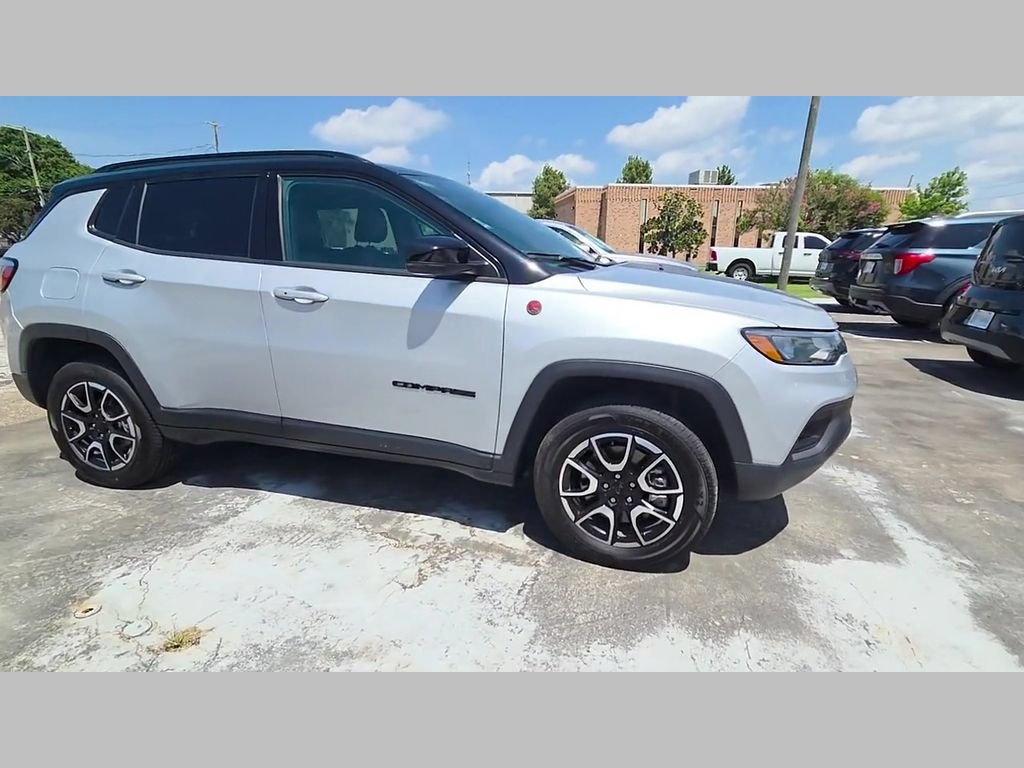 Used 2024 Jeep Compass Trailhawk AWD/4WD image 32