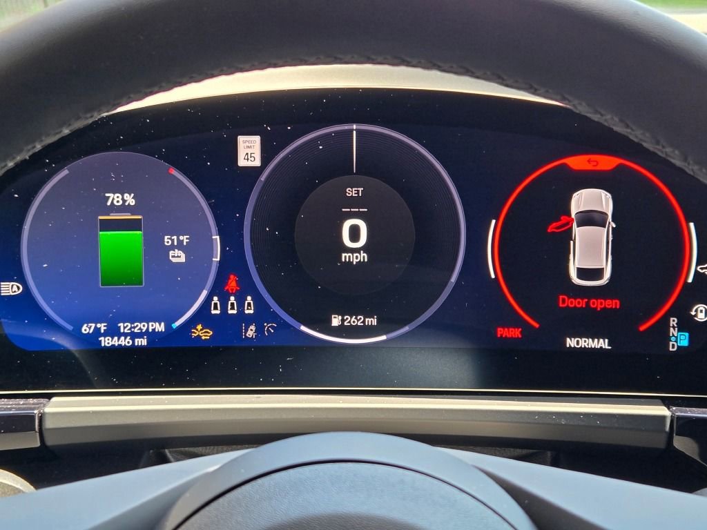 Certified 2024 Porsche Macan 4 Electric image 29