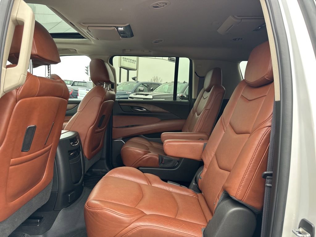 Used 2016 Cadillac Escalade ESV Luxury image 14