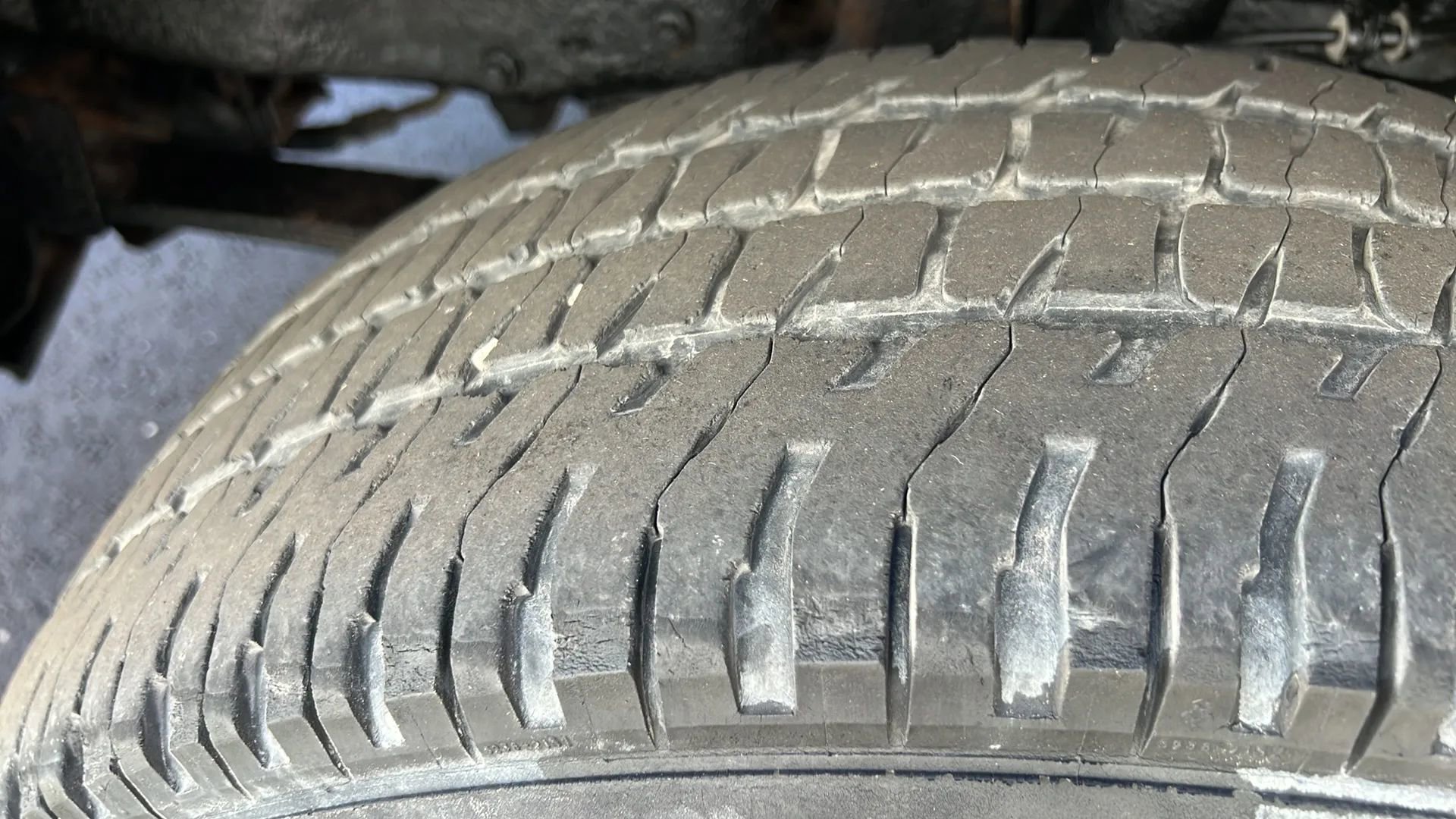 Used 2004 Ford Excursion Limited image 32