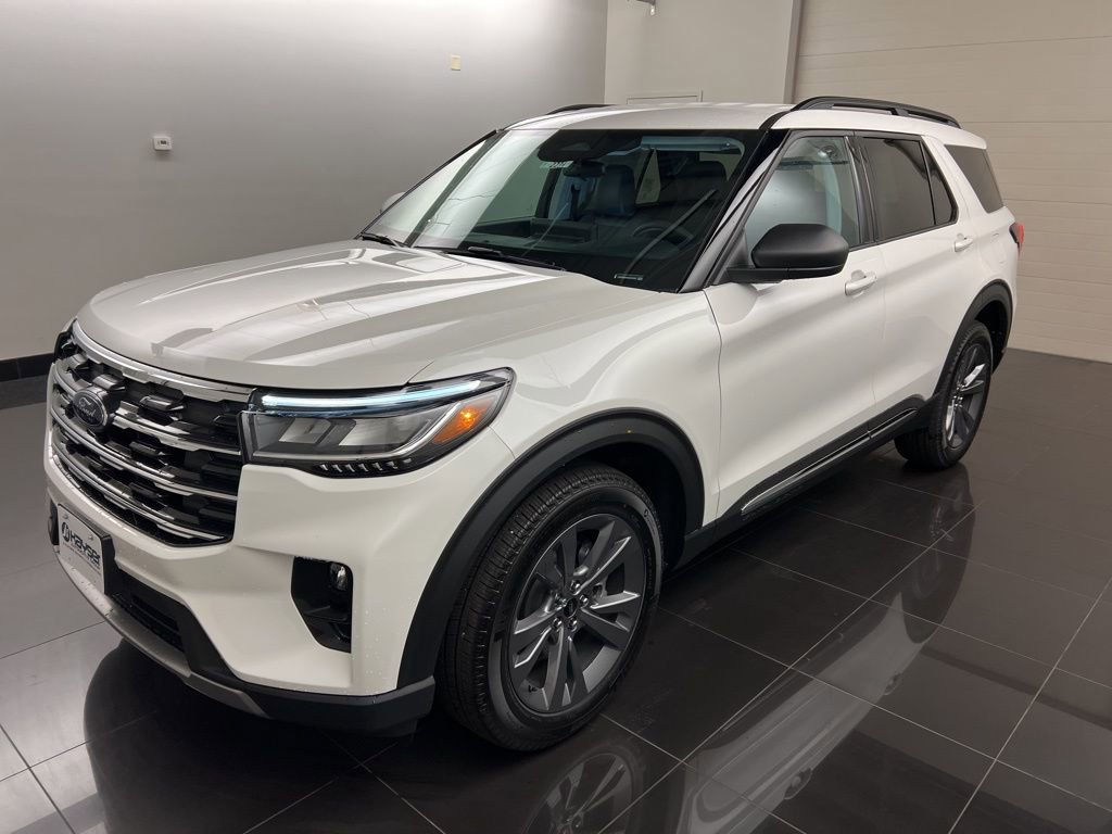 Used 2025 Ford Explorer Active w/ Active Comfort Package image 3