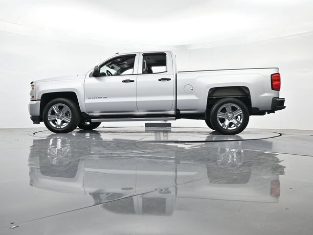 Used 2018 Chevrolet Silverado 1500 Custom w/ Custom Value Package RWD image 37