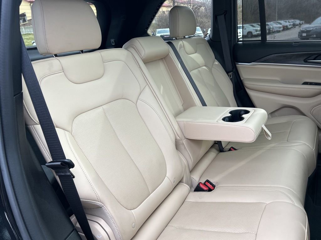 Used 2023 Jeep Grand Cherokee Limited w/ Luxury Tech Group II image 47