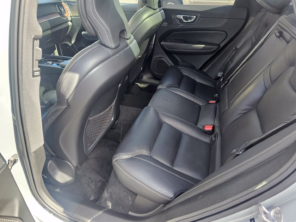 Certified 2024 Volvo XC60 B5 Ultimate w/ Climate Package AWD/4WD image 35