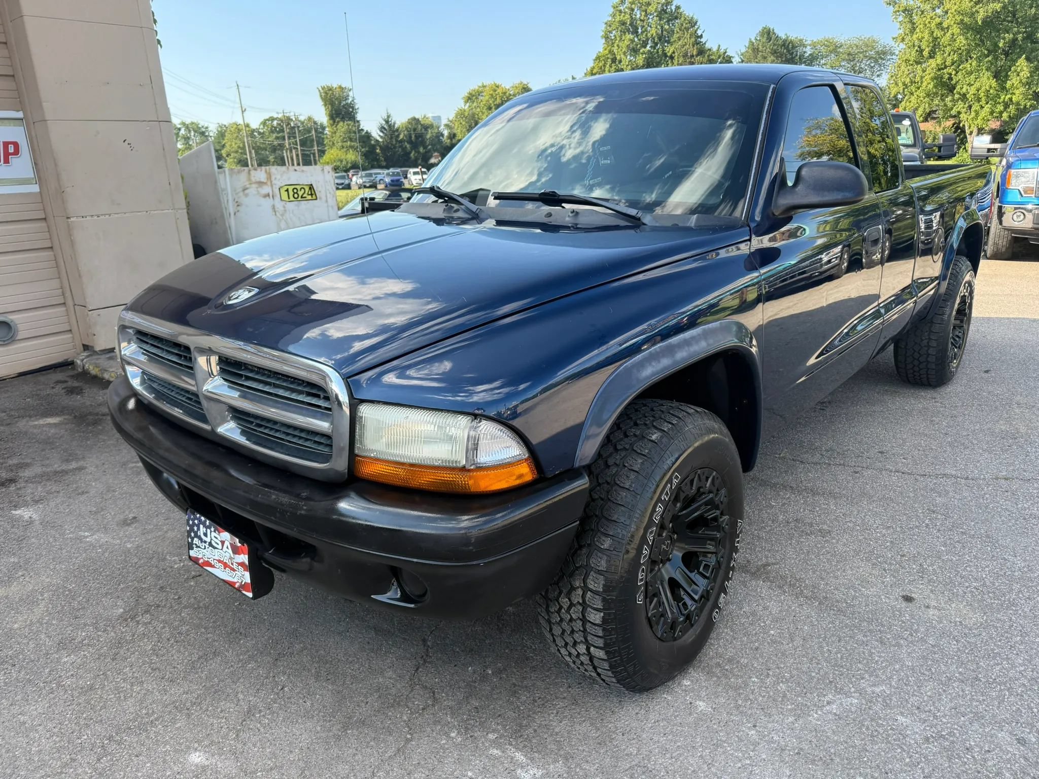 Used 2004 Dodge Dakota 4x4 Club Cab w/ Tire & Handling Group image 2