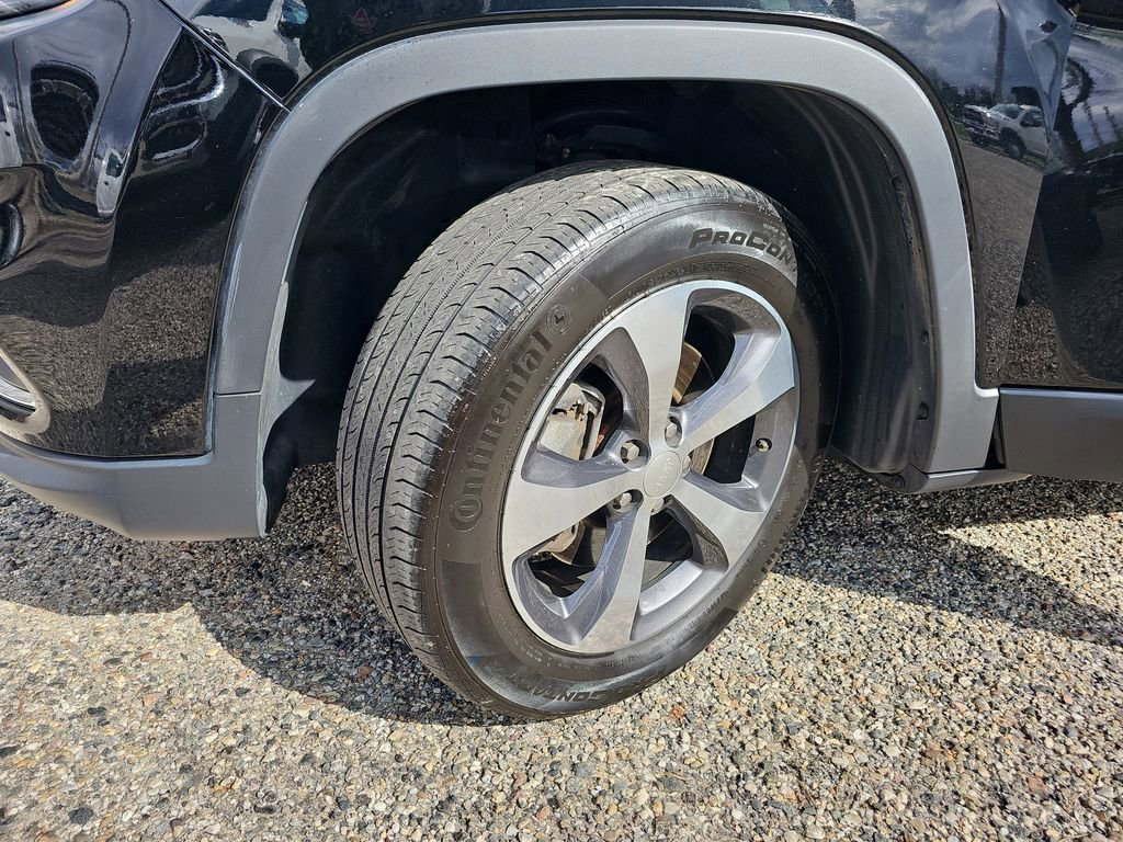 Used 2019 Jeep Cherokee Limited w/ Luxury Group image 30