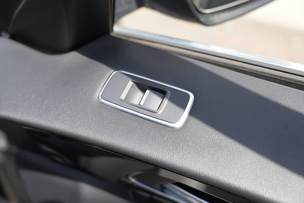 Used 2019 Jaguar F-PACE Premium image 36