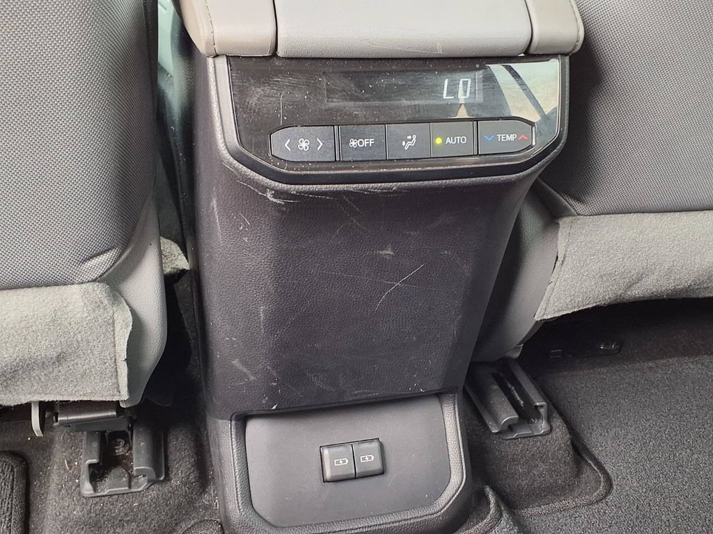 Used 2023 Toyota Highlander LE FWD image 16