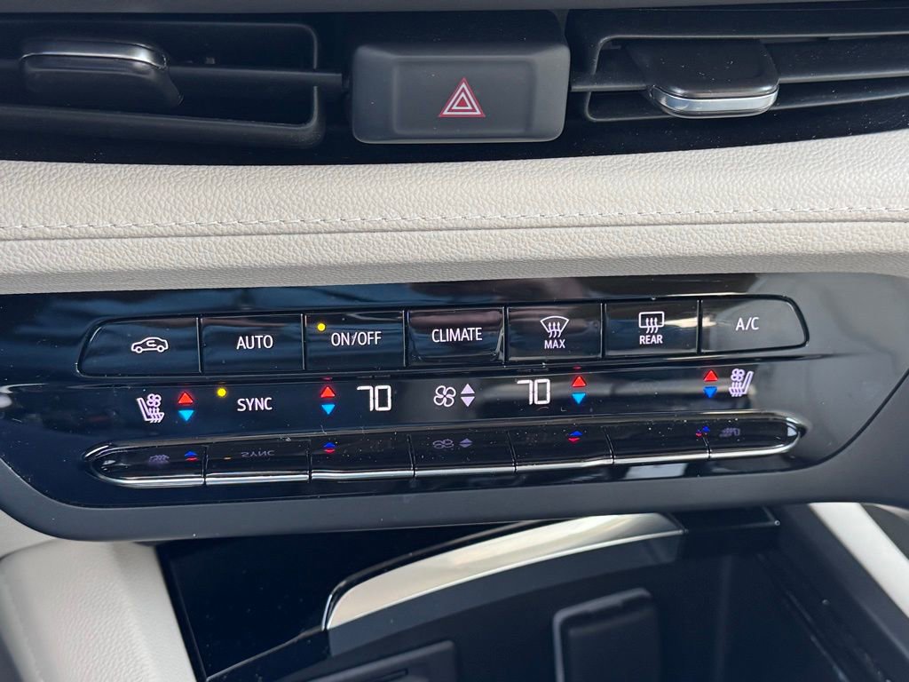 Used 2023 Buick Envision Avenir image 20