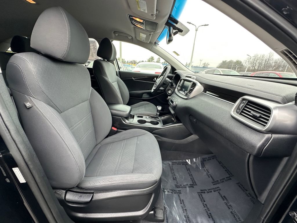 Used 2019 Kia Sorento LX w/ LX Convenience Package image 23