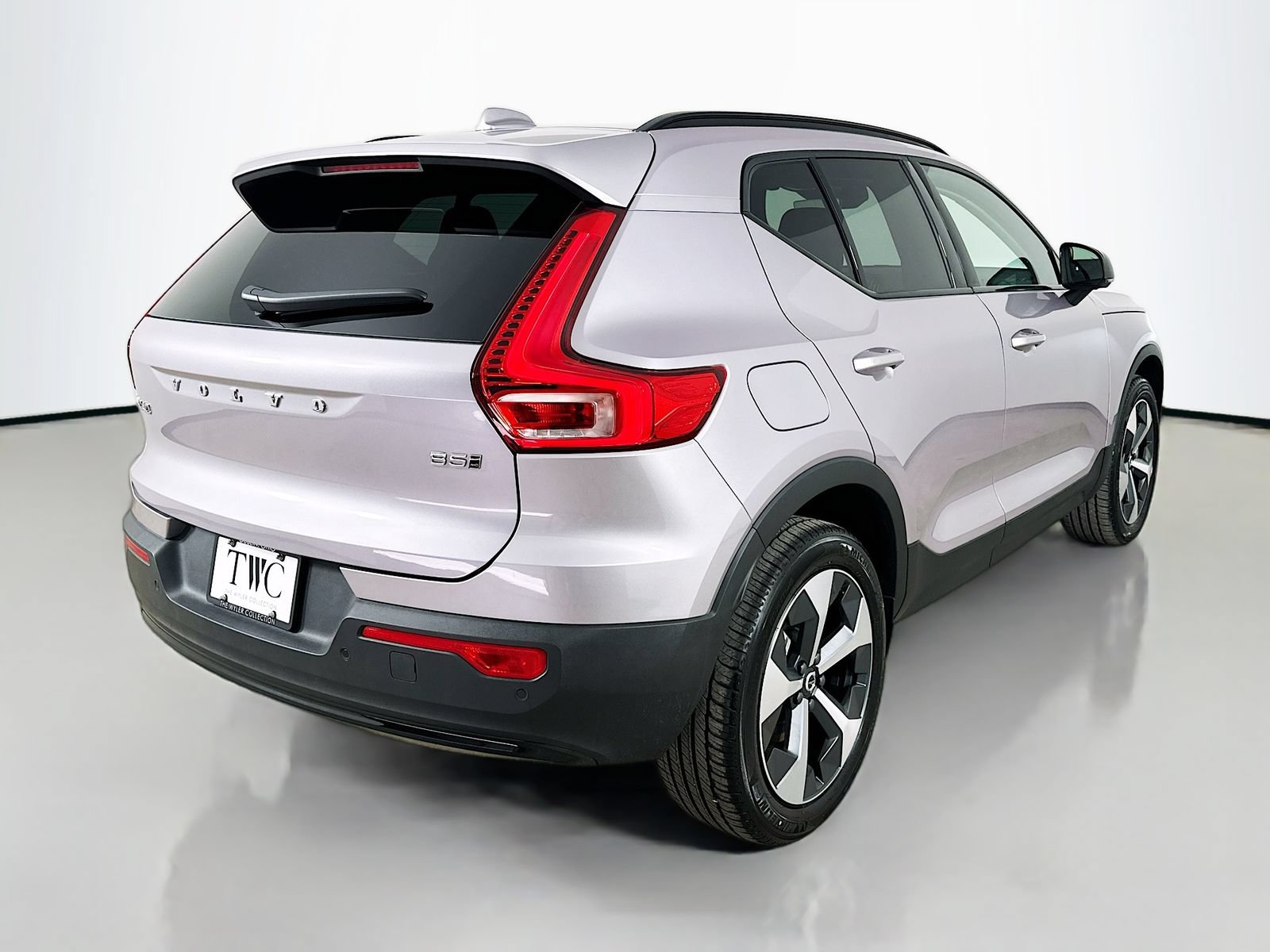 New 2026 Volvo XC40 B5 Core w/ Protection Package Premier AWD/4WD image 5