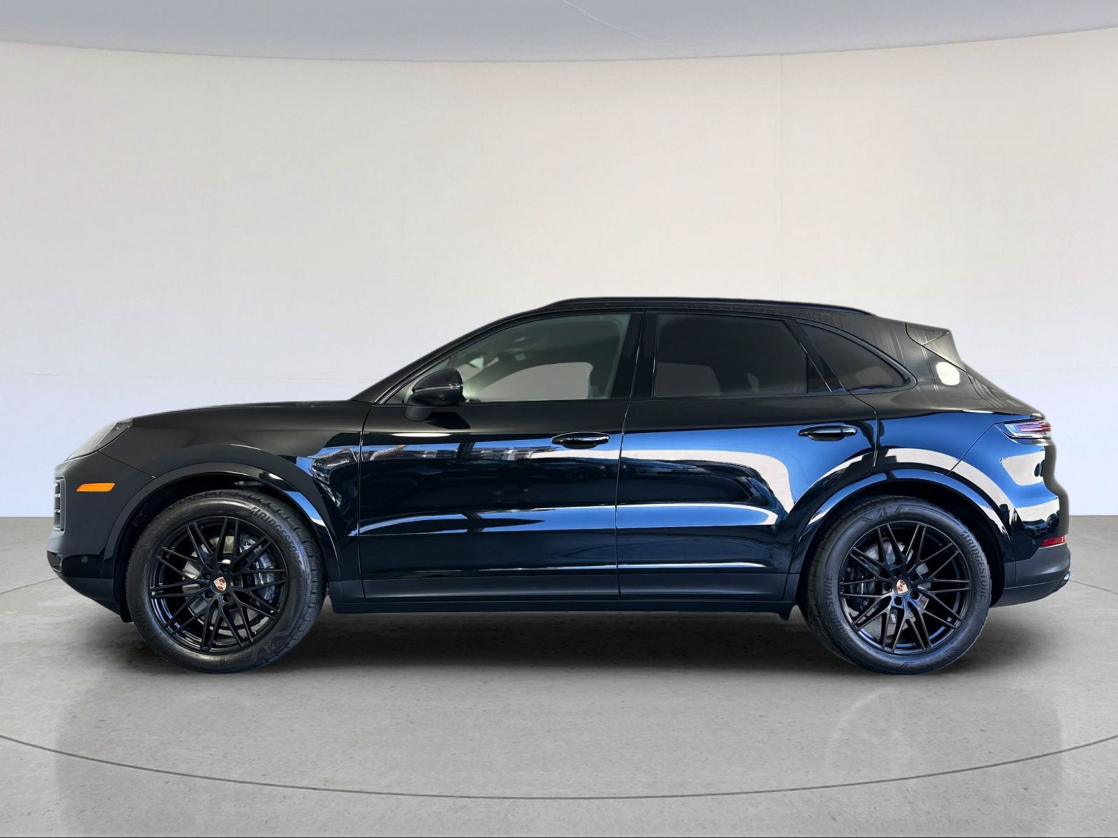 Certified 2025 Porsche Cayenne AWD/4WD image 2
