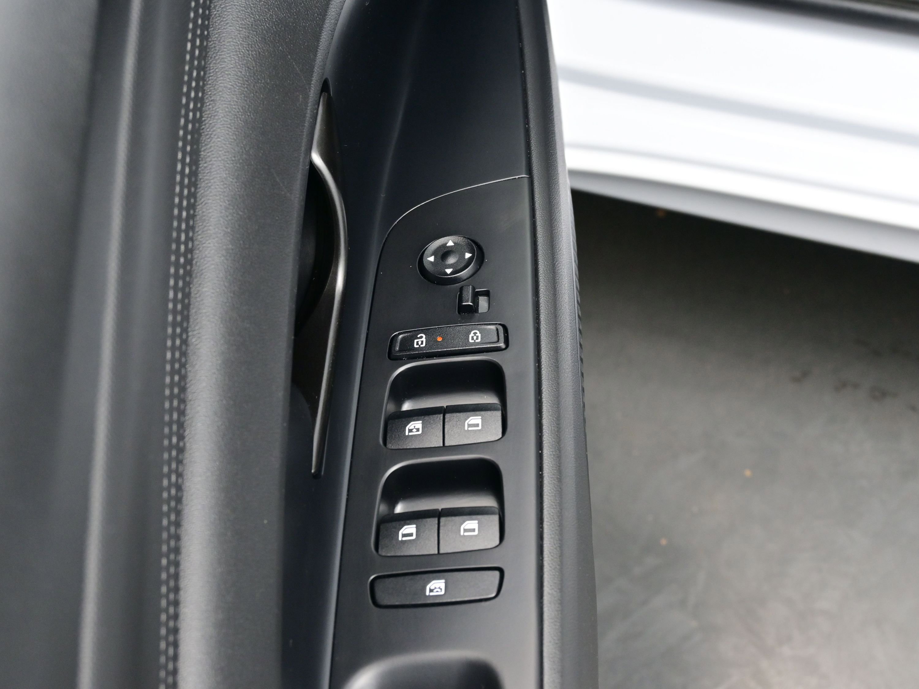 Certified 2025 Hyundai Elantra SEL image 11