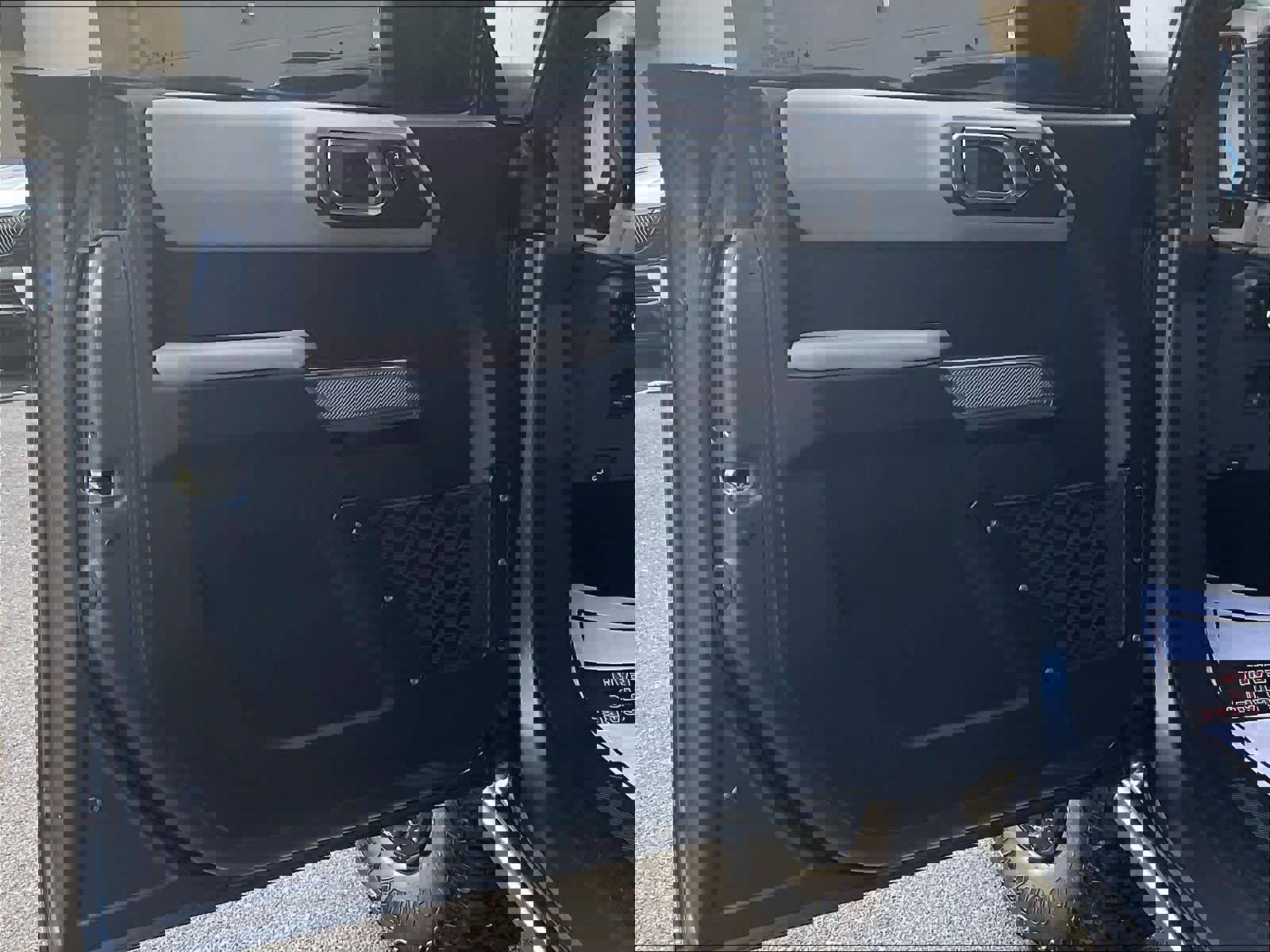 Used 2023 Ford Bronco Wildtrak image 9