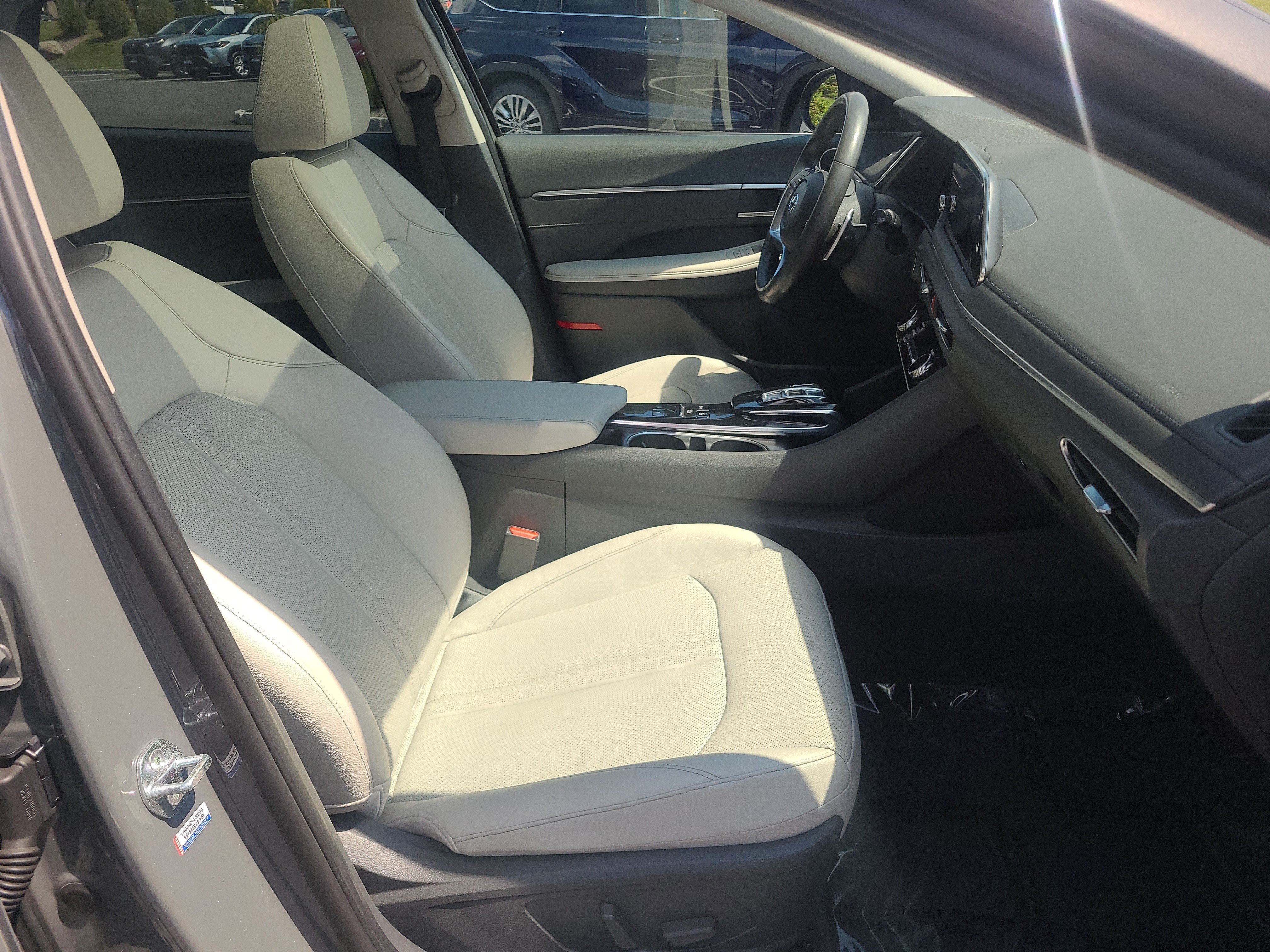 Used 2022 Hyundai Sonata Limited w/ Cargo Package FWD image 17
