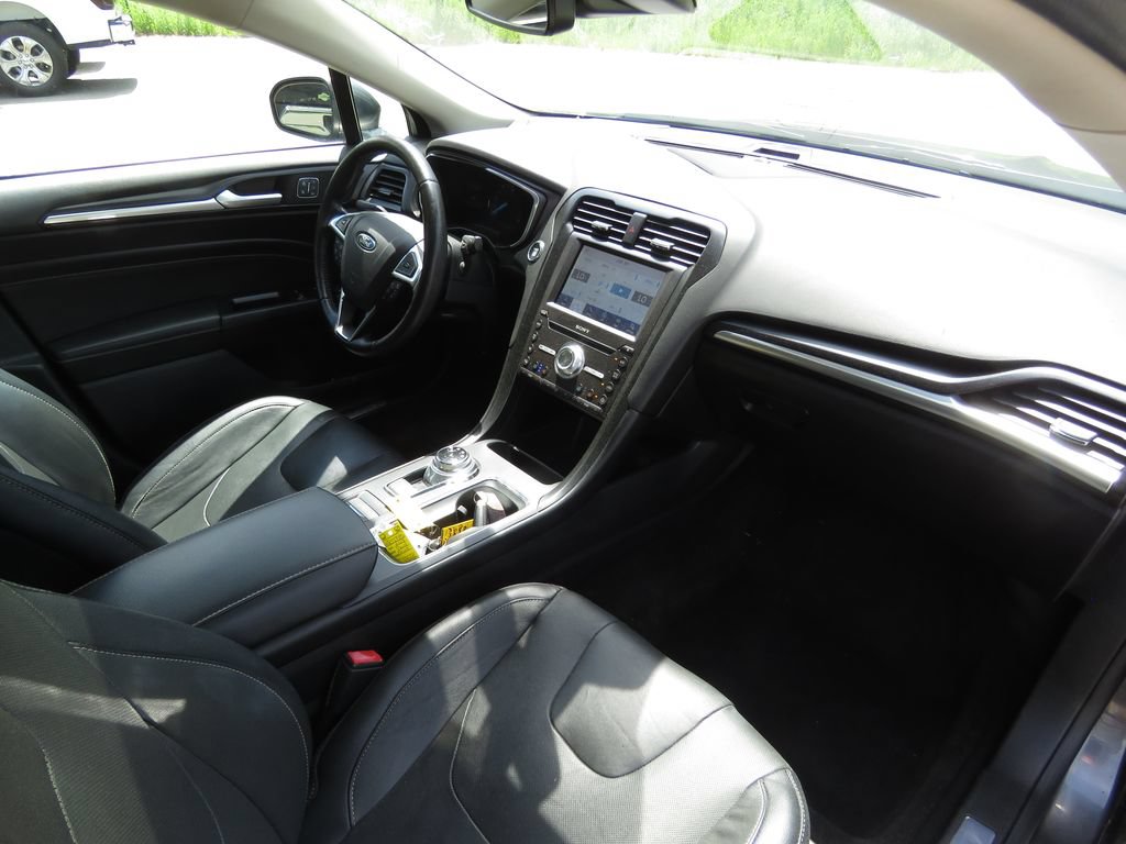 Used 2020 Ford Fusion Energi Titanium FWD image 14