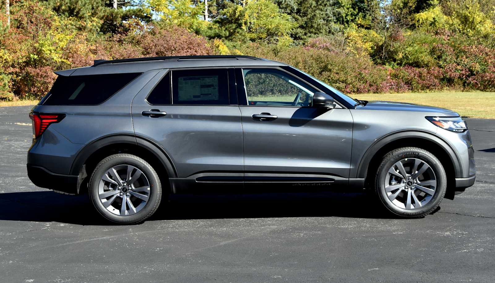 New 2026 Ford Explorer Active w/ Active Comfort Package image 2