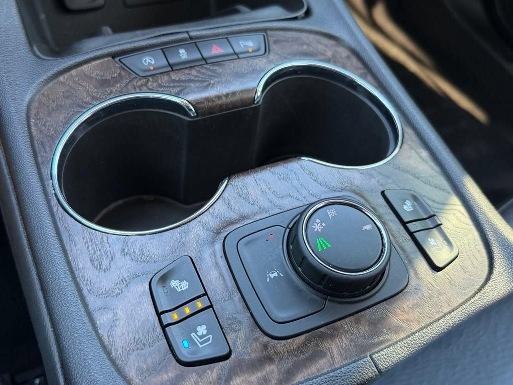 Used 2021 GMC Acadia Denali w/ Denali Technology Package FWD image 20